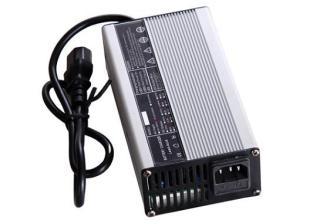 电池配套充电器